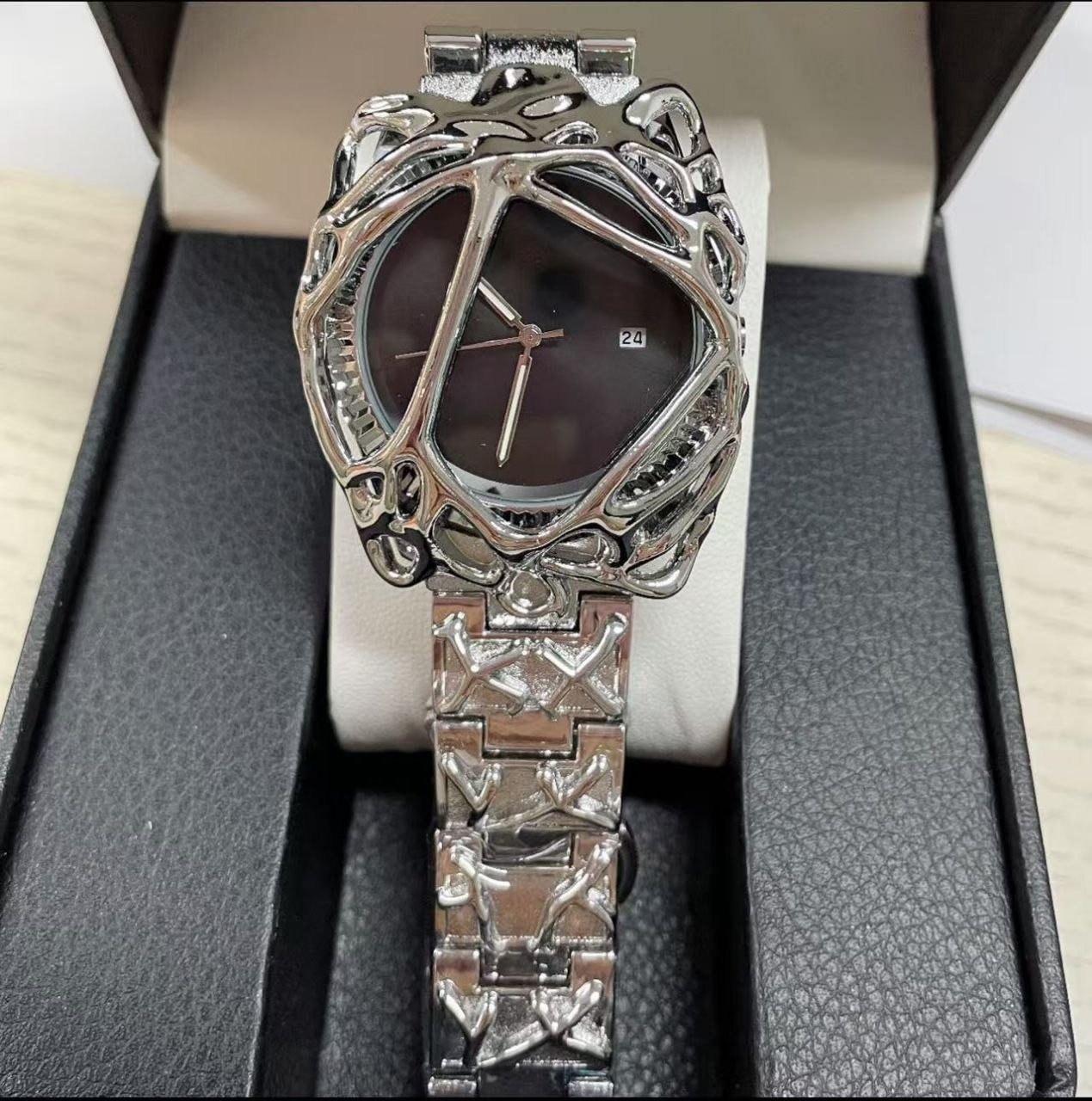 Claw Watch Alabaster - SILVER Belt BLACK Magnifying Glass